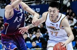 包含鬣狗队大胜对手，成功晋级下一轮季后赛的词条