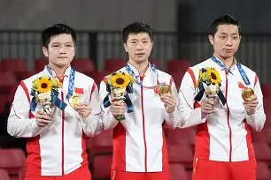包含中国军团凌波微步，斩金牌如切豆腐的词条